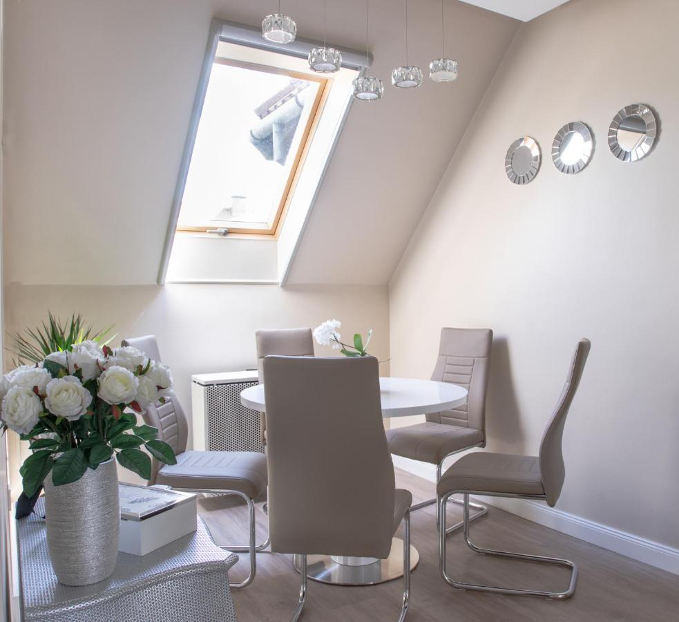 Appartement Glamour Apartman à Eger Extérieur photo